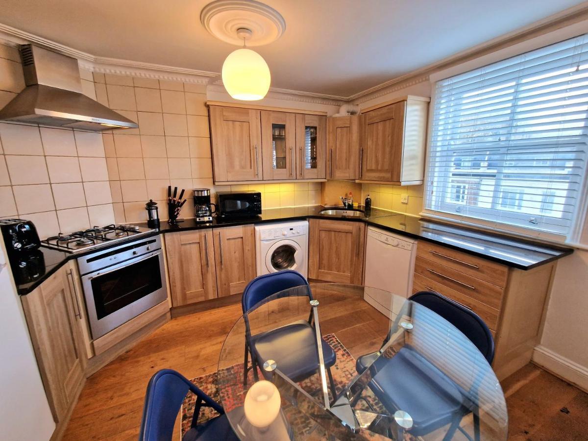 Cosy In Kensington - Great Location! 3 Minutes Walk To Earl's Court Station Apartment *