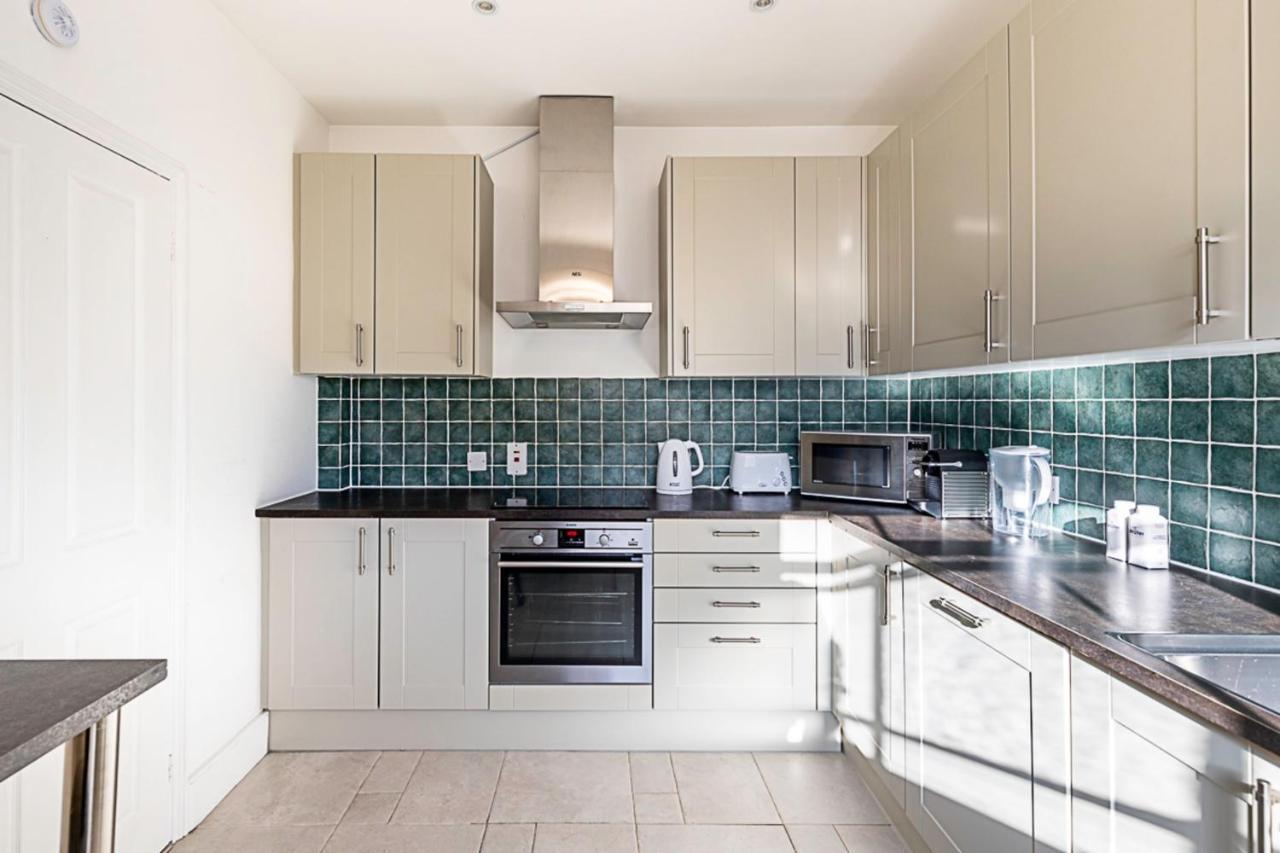Beautiful One-bedroom In Notting Hill Apartment