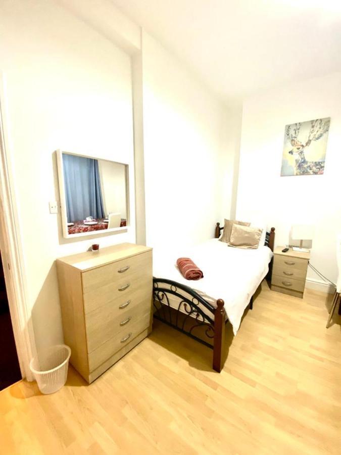 Lovely 3 Bedroom Property Next To Paddington Station Central * London