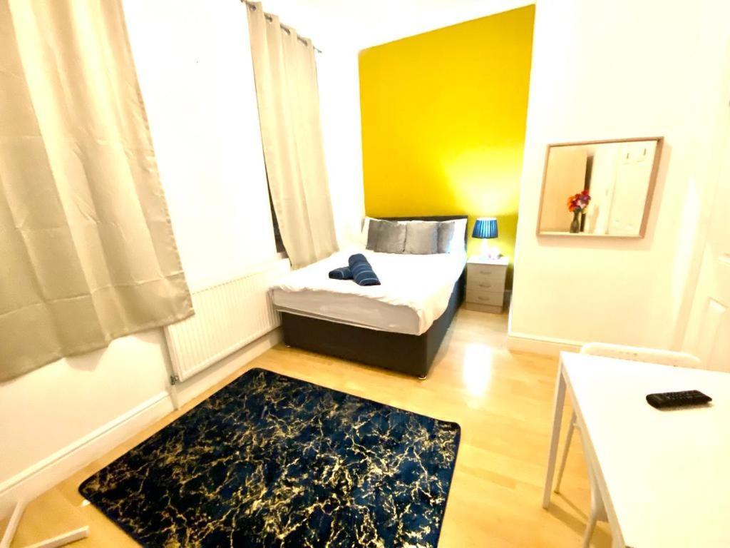 Lovely 3 Bedroom Property Next To Paddington Station Central