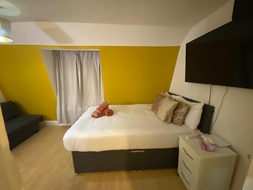 Lovely 3 Bedroom Property Next To Paddington Station Central London