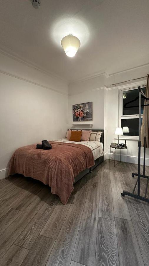 Wandsworth Guest 64