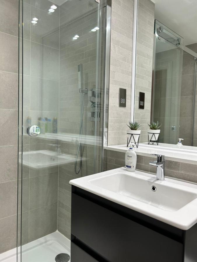 Apartment Spacious 2br With Terrance London