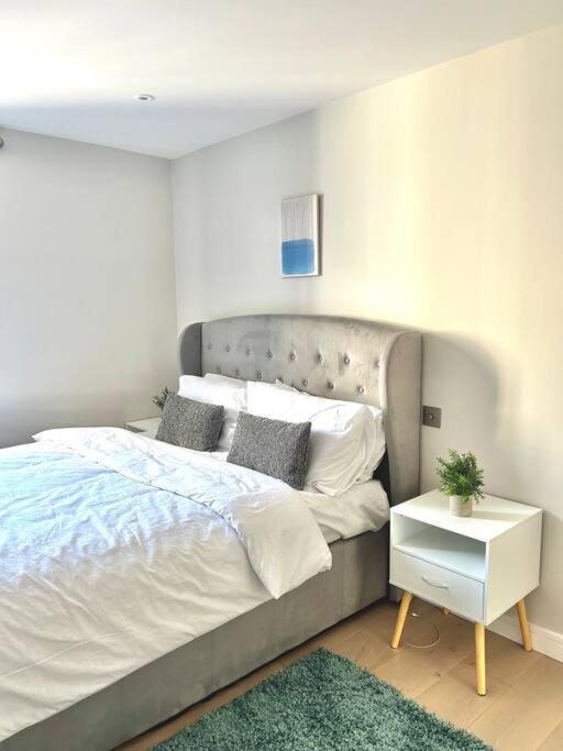 Spacious 2br With Terrance Apartment