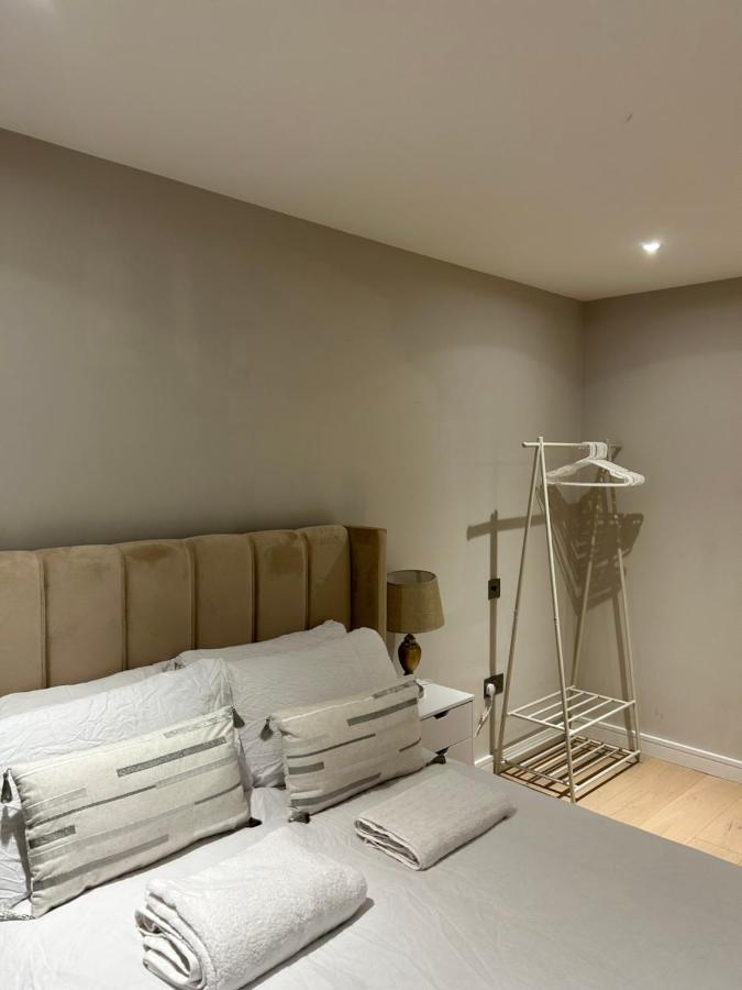 Apartment Spacious 2br With Terrance London