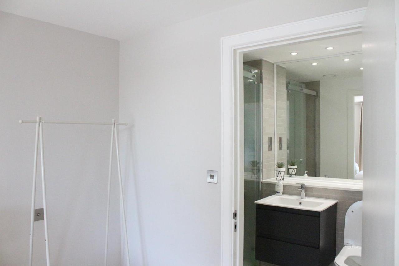 Spacious 2br With Terrance Apartment *