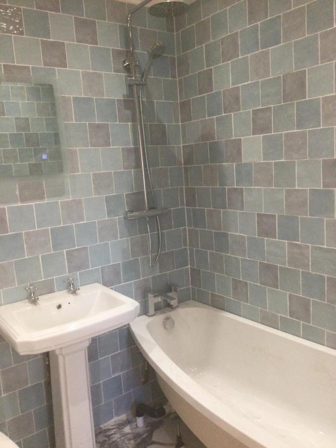 Gasthuis Tdm Bachelot Lettings Ltd *
