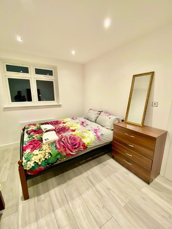 Lovely One Bed In * London
