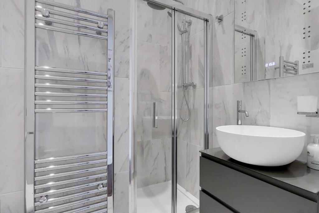Dg1 - Family-friendly 2-bed With Garden In Acton * Londen