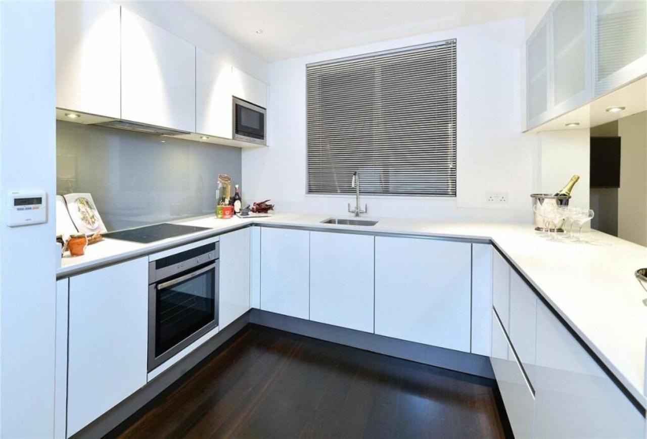 Park Lane Large Luxury Sleeps 6 * London