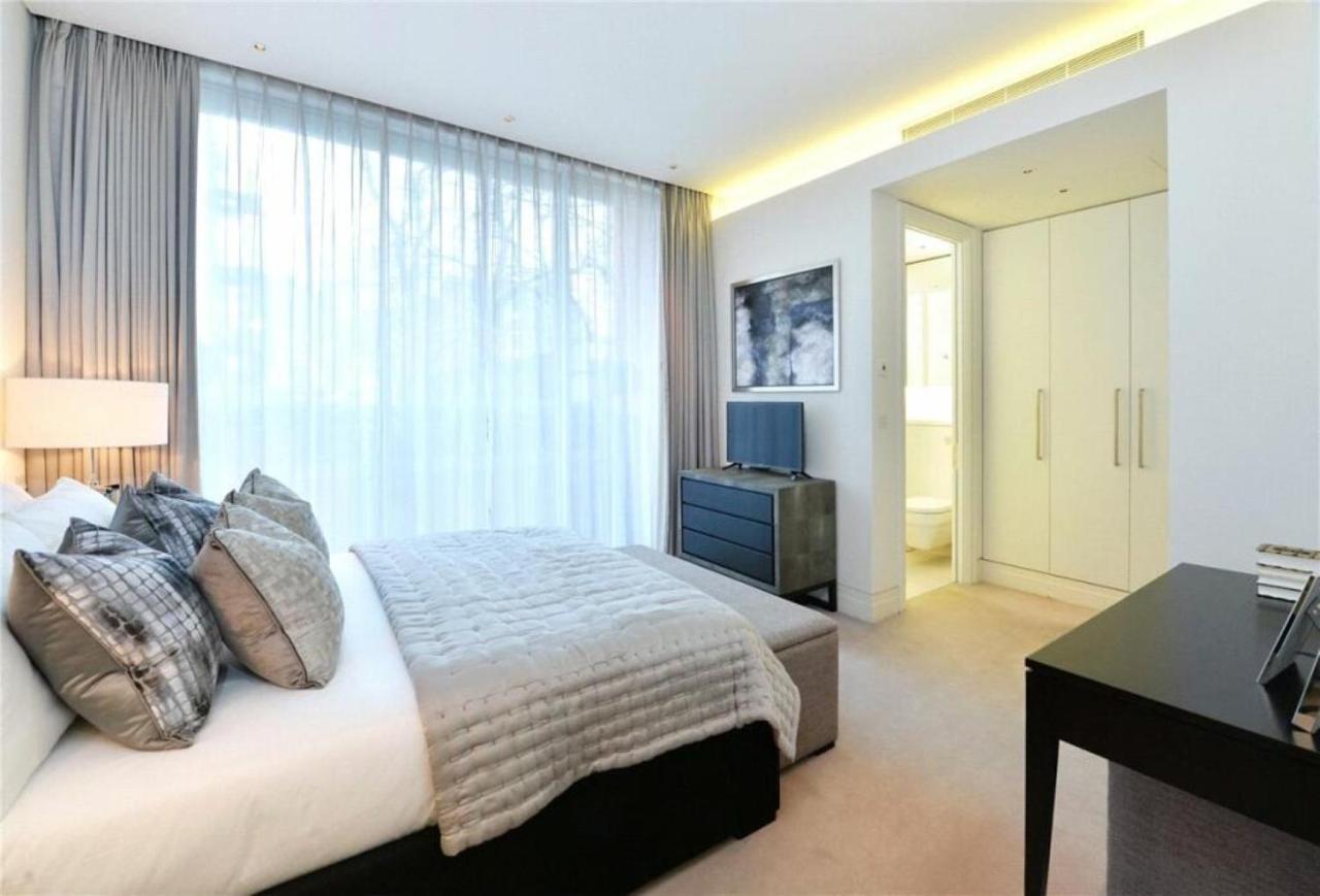 Apartment Park Lane Large Luxury Sleeps 6 London