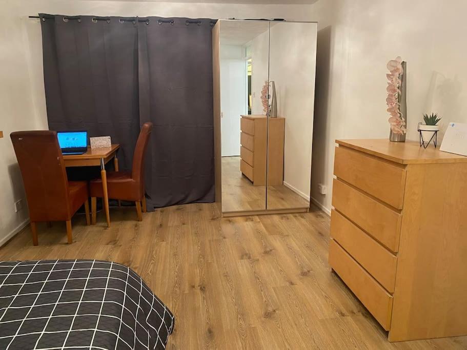 2 Bedroom Flat Camberwell Grove London
