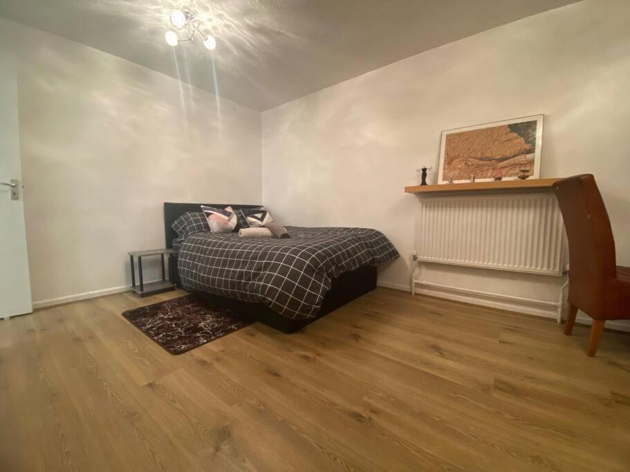 2 Bedroom Flat Camberwell Grove Apartment *