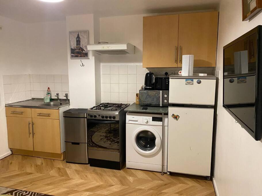 2 Bedroom Flat Camberwell Grove *