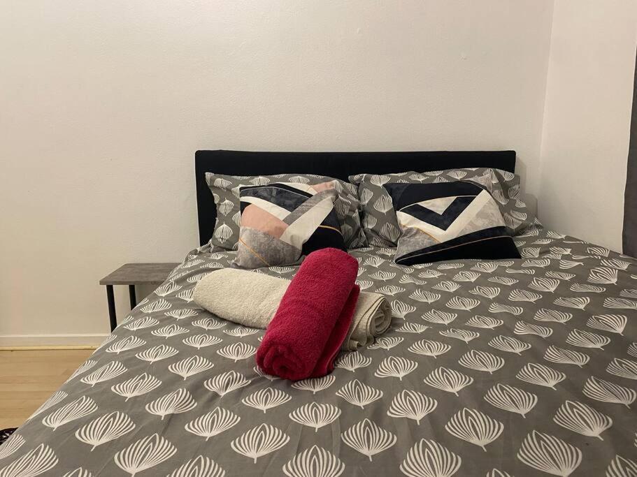 2 Bedroom Flat Camberwell Grove Apartment London