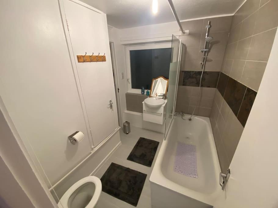 2 Bedroom Flat Camberwell Grove London
