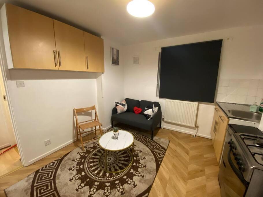 2 Bedroom Flat Camberwell Grove