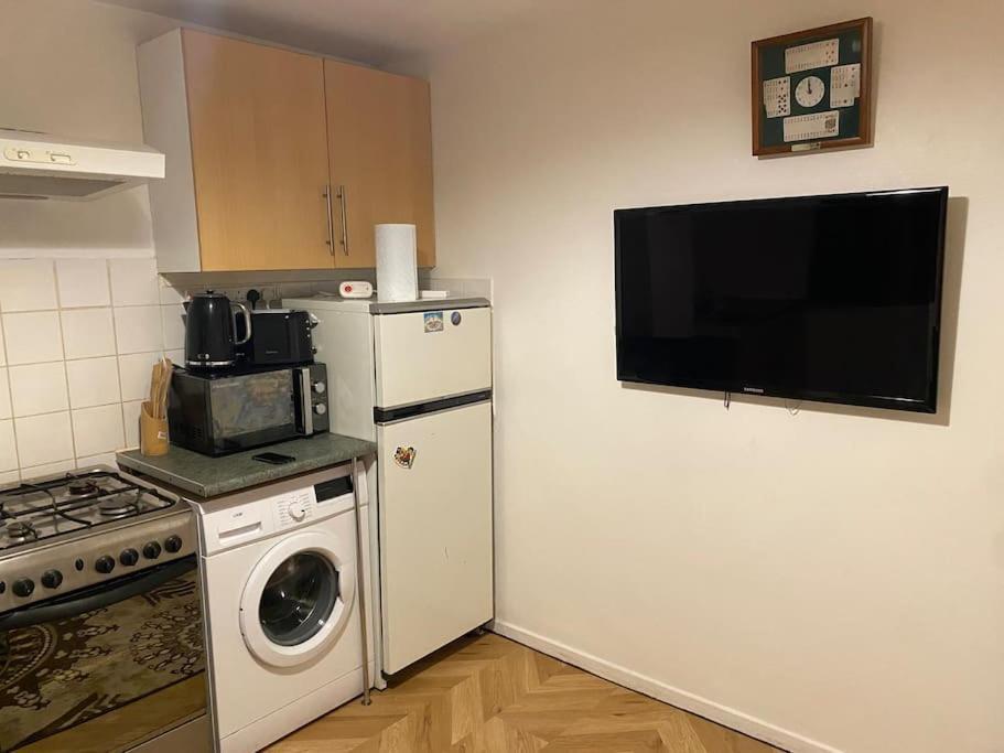 Apartment 2 Bedroom Flat Camberwell Grove *