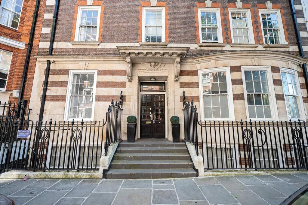 Small Studio In Central London, Payment Required Straight Away The Host Will Message You After You've Made A Reservation Apartment