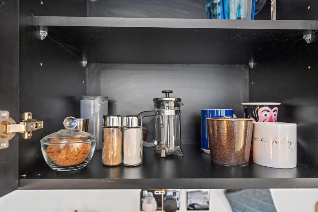 Apartment Small Studio In Central London, Payment Required Straight Away The Host Will Message You After You've Made A Reservation London