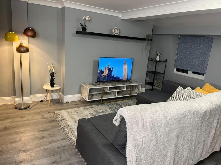 Modern With Stylish Terrace - Your Oasis! Appartement Londen