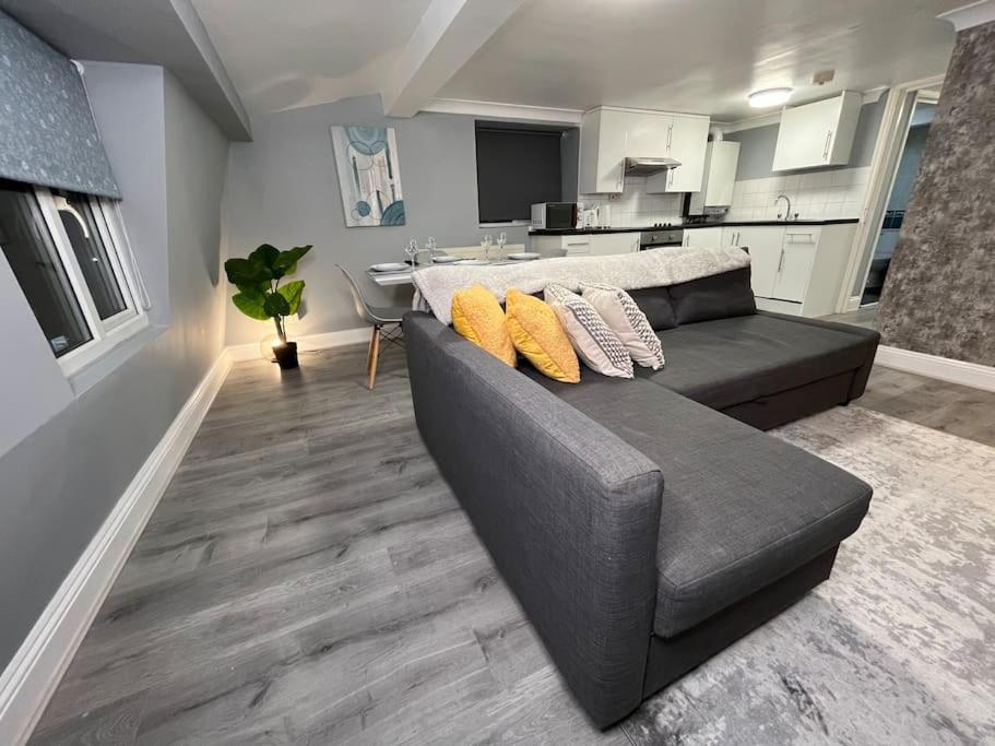 Modern With Stylish Terrace - Your Oasis! Appartement Londen
