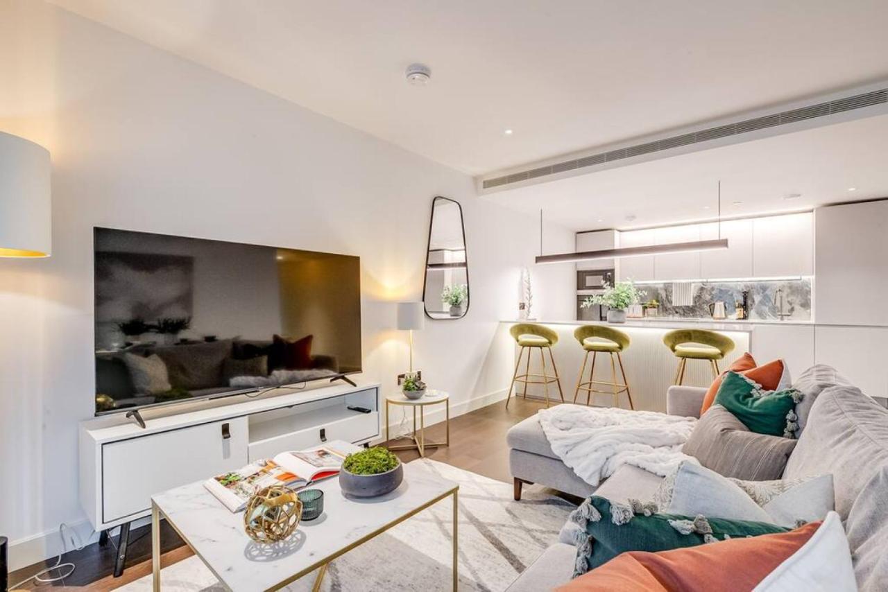 Apartment 2Br London Hideaway With Balcony Near Westfield Mall