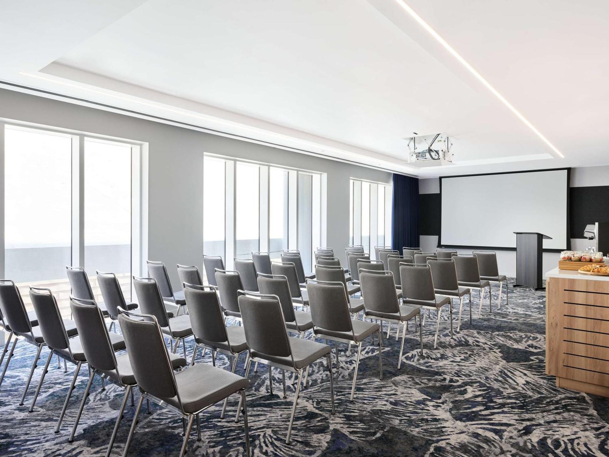 Hyatt Regency Stratford 4*