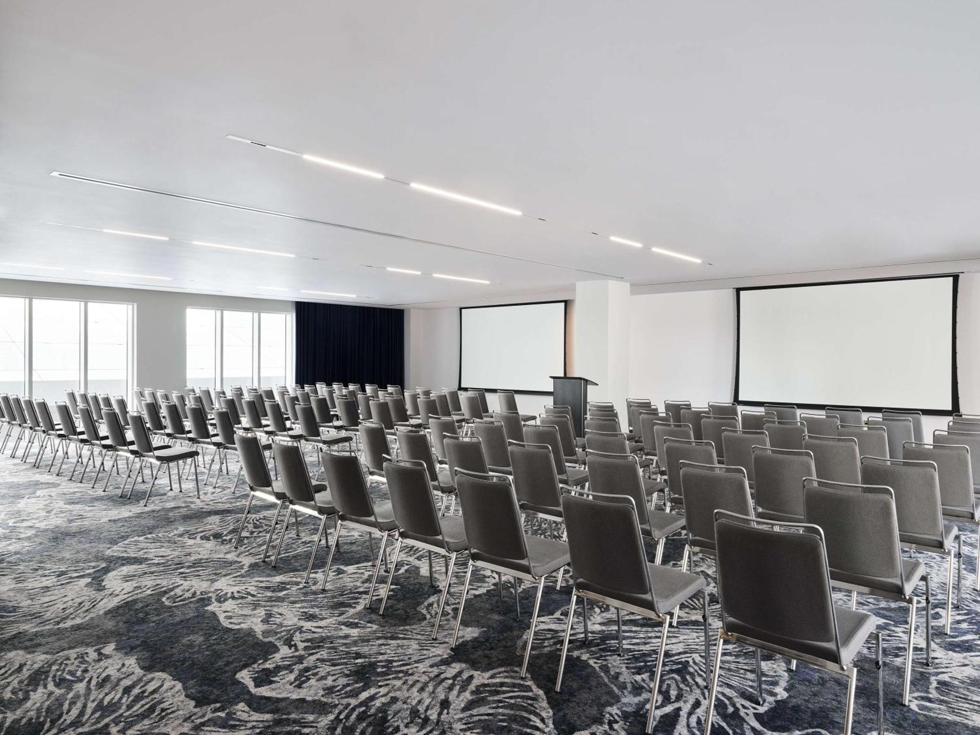 Hyatt Regency Stratford 4*
