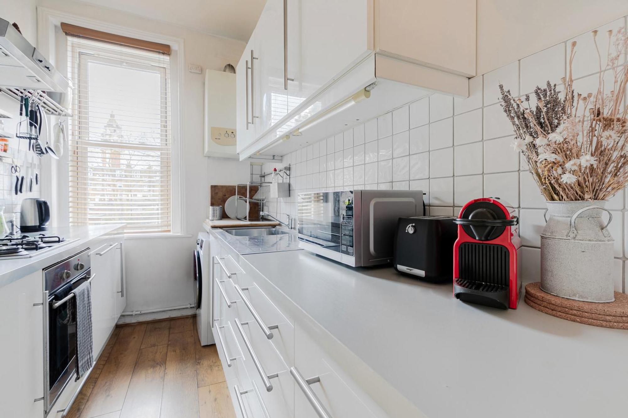 Apartment Artistic Pied-a-terre, Steps From The Tube, Moments From London's Heart *