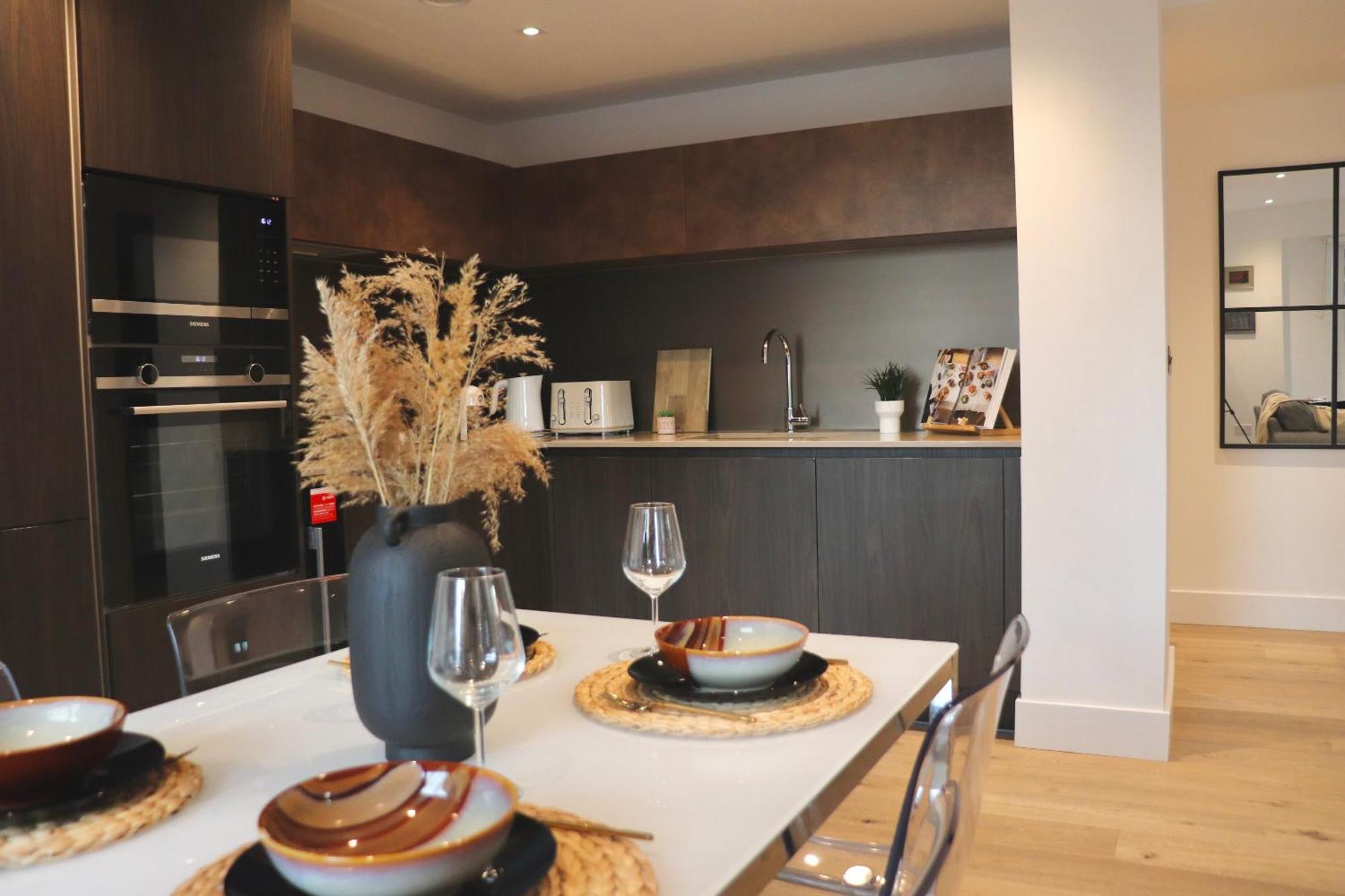 Leilighet Luxury 2 Bed Vauxhall, Balcony, Sleeps 4, - Open For Business Stays, Long Stays, Families Relocating