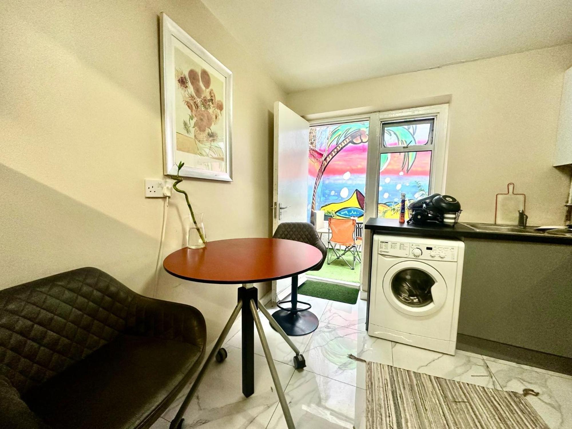 Bethnal R5 Guest house
