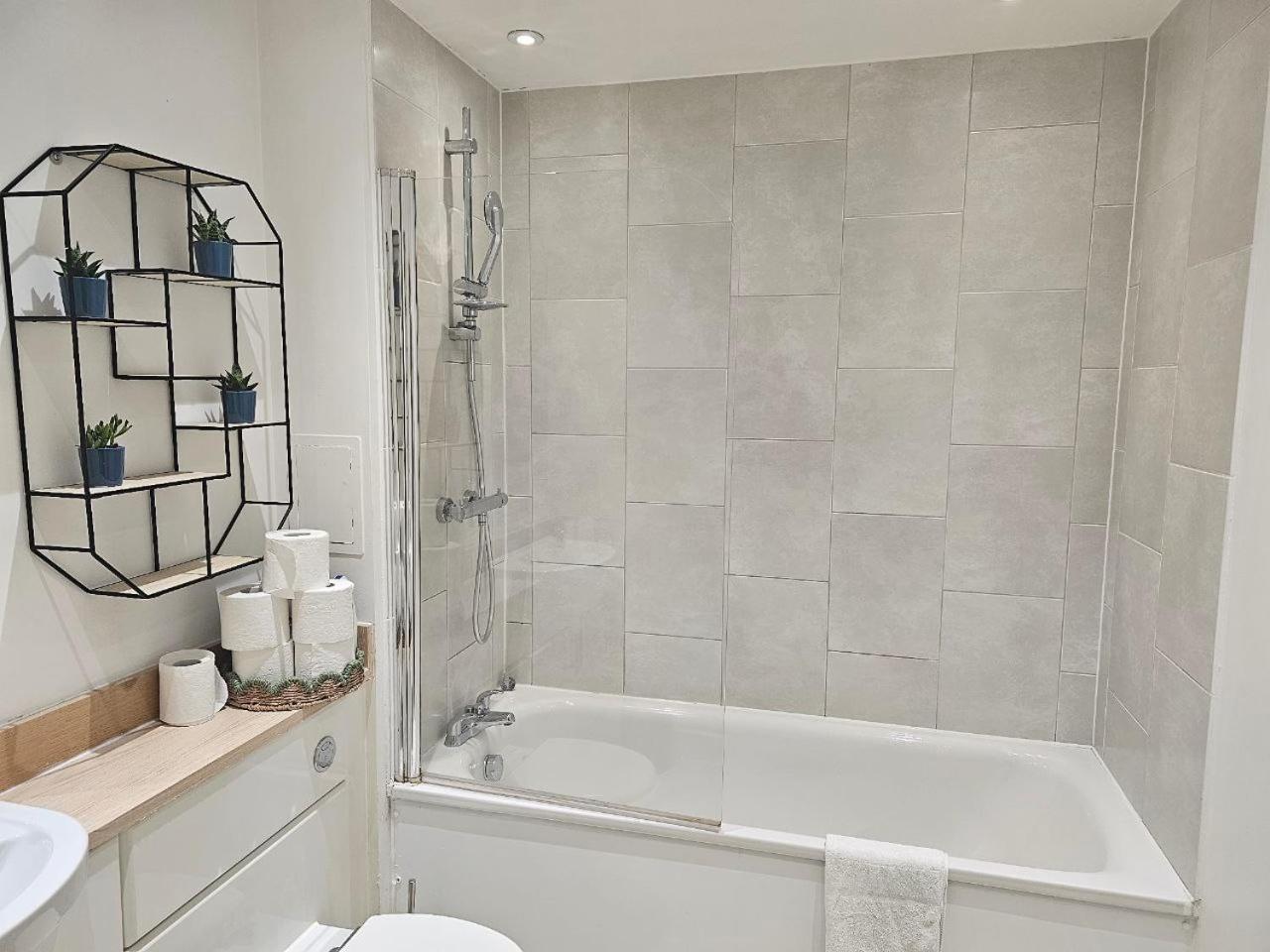 Excel Centre, O2 Arena , City Airport Apartment London