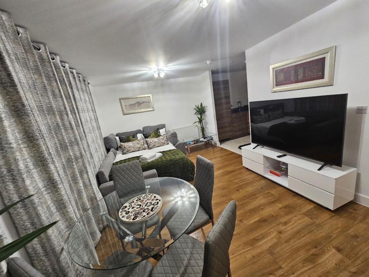 Excel Centre, O2 Arena , City Airport Apartment London
