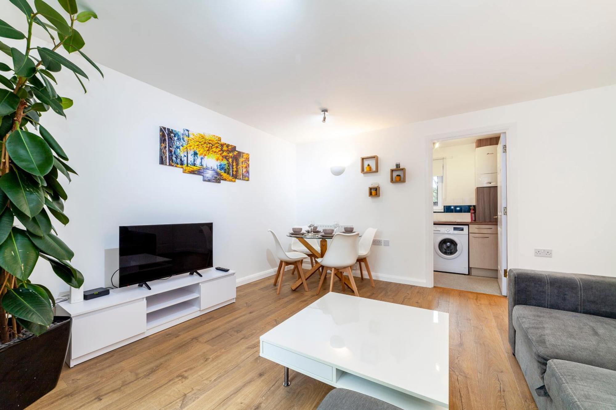 Charming 1br W Patio In Battersea Apartment