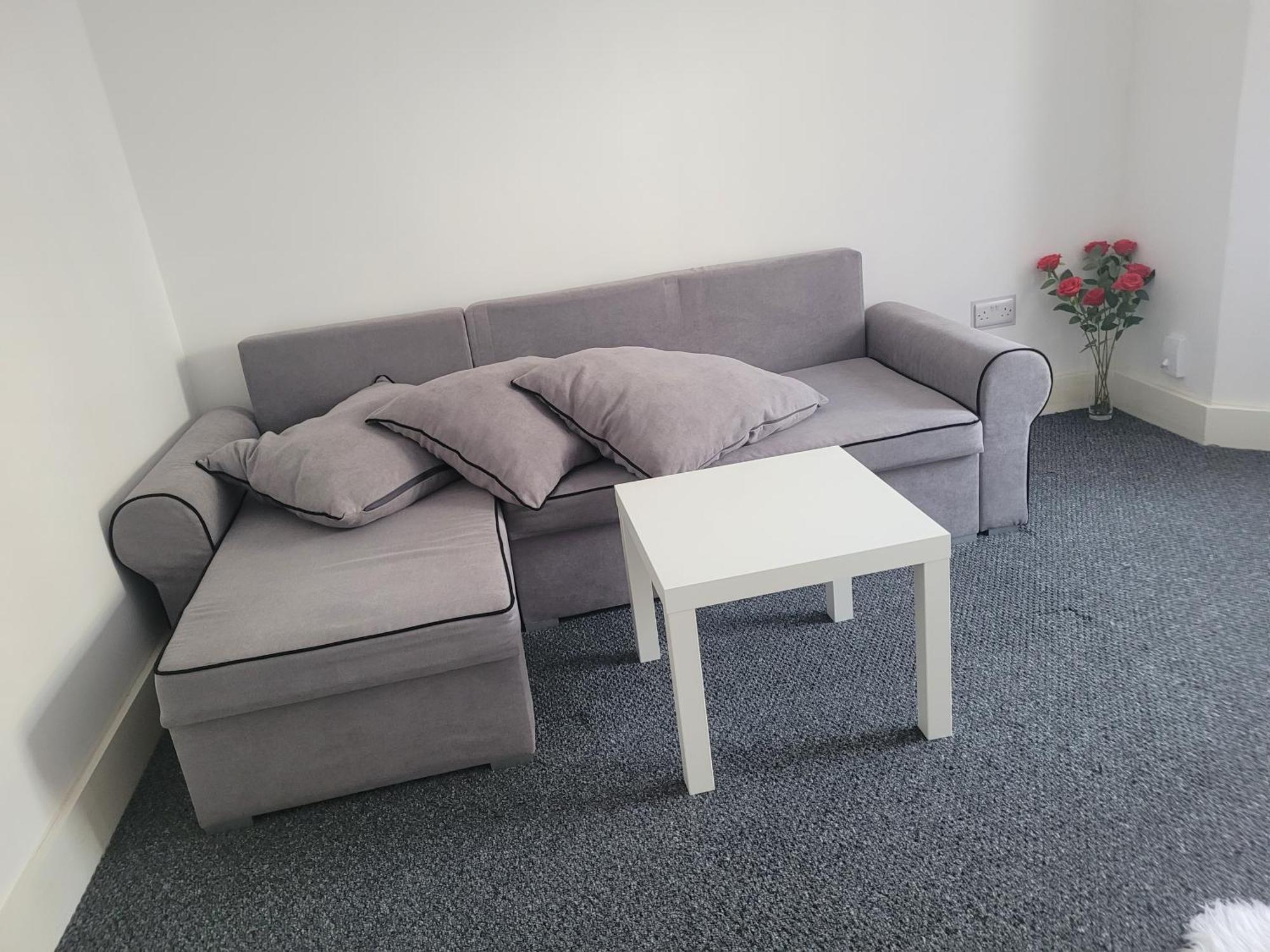 Holiday home Lovely 2-bed Fully Refurbished House In