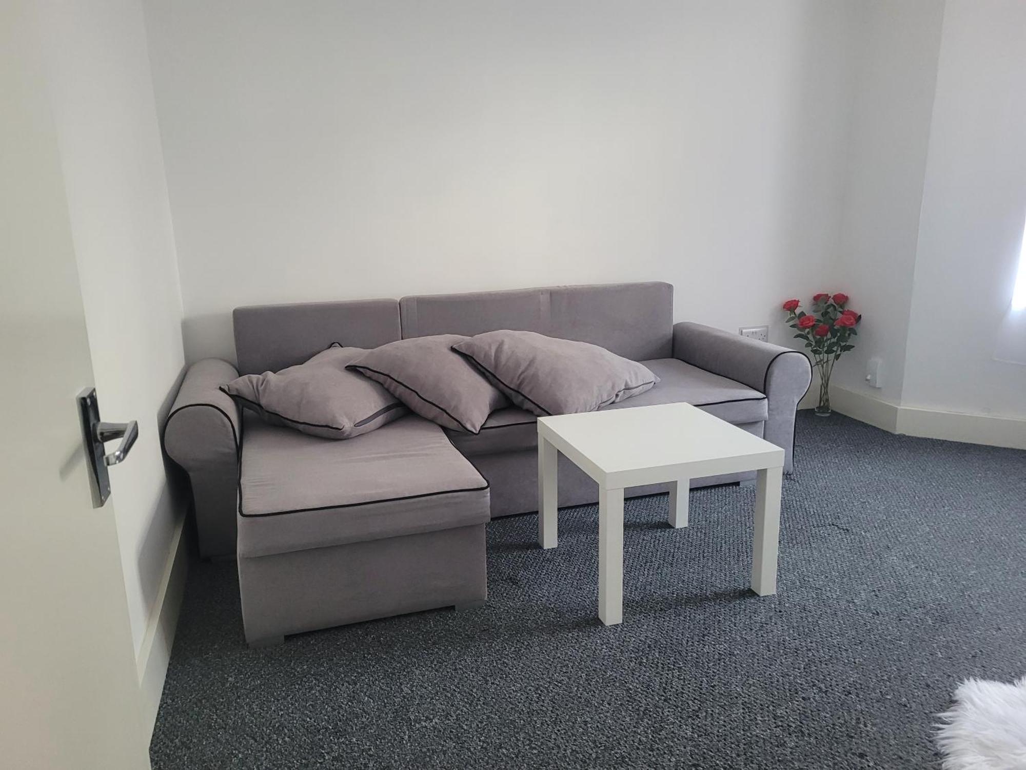 Lovely 2-bed Fully Refurbished House In *