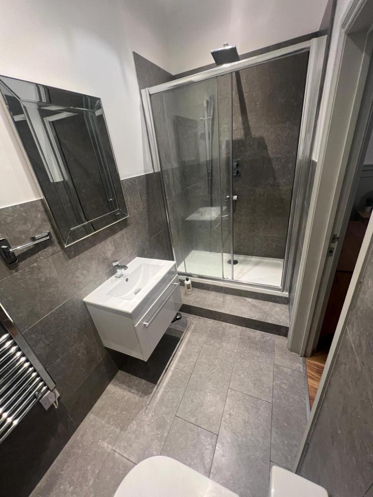Stunning Holland Park 2 Bedroom - Sleeps 6