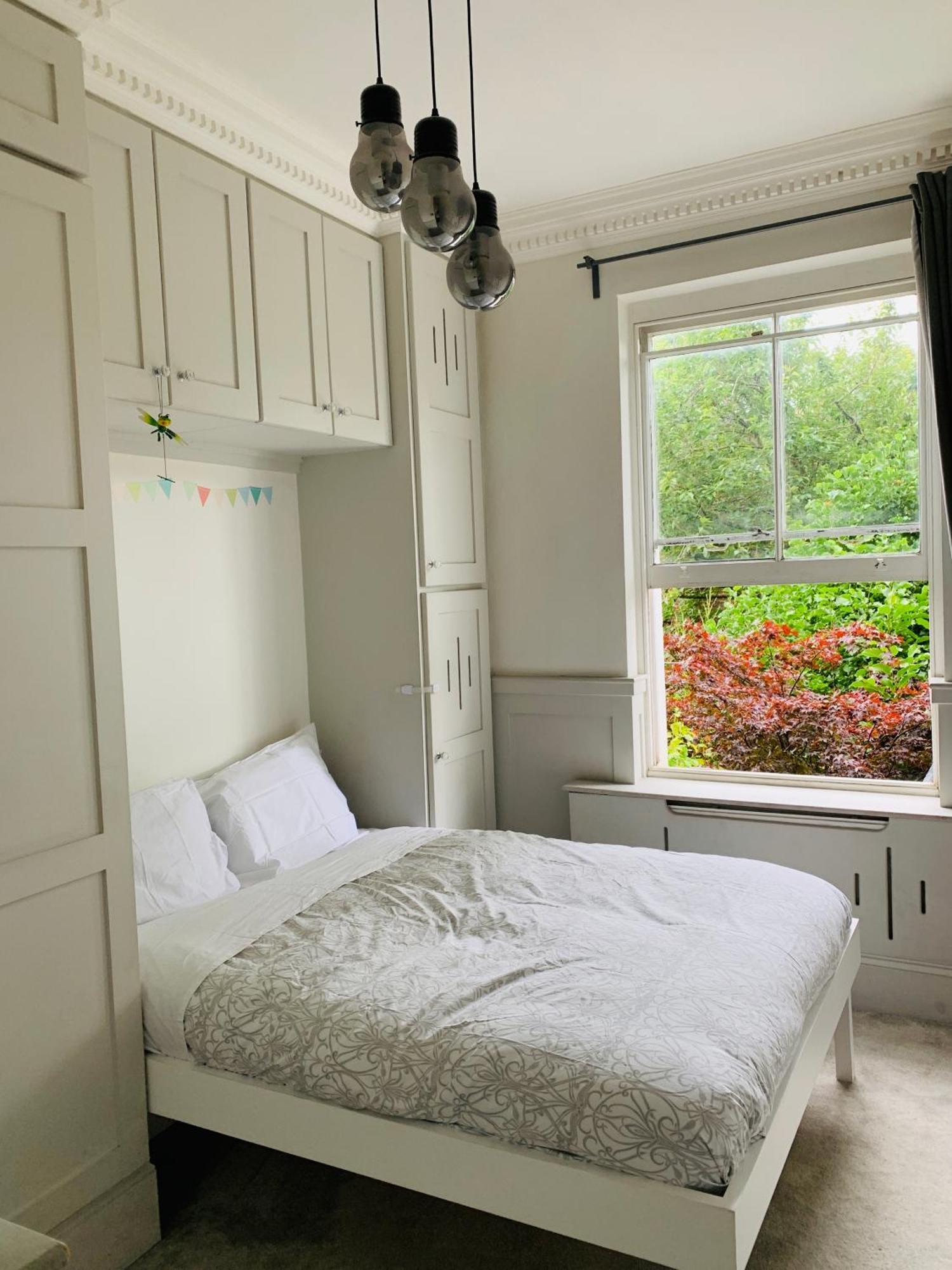 Stunning Holland Park 2 Bedroom - Sleeps 6 Leilighet London