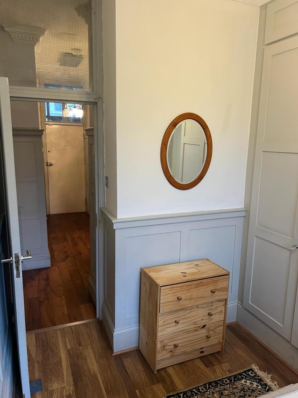 Stunning Holland Park 2 Bedroom - Sleeps 6 Leilighet