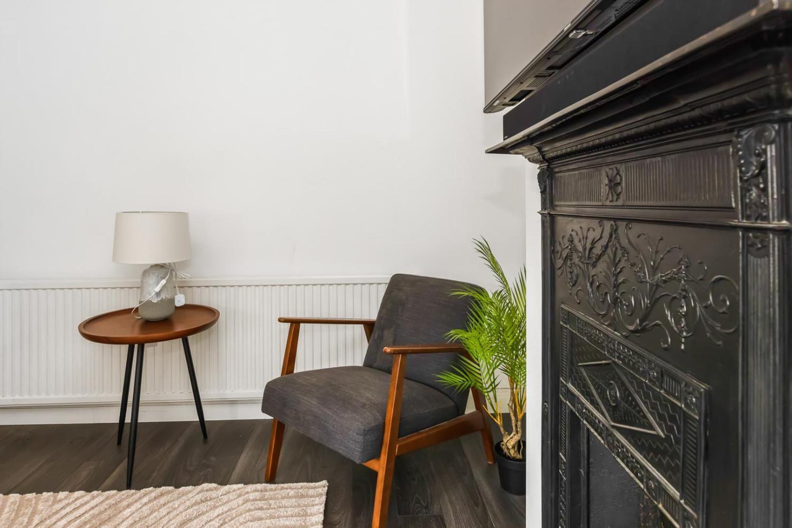 Apartment Outstanding 2 Bed In Camden Sleeps 6 *