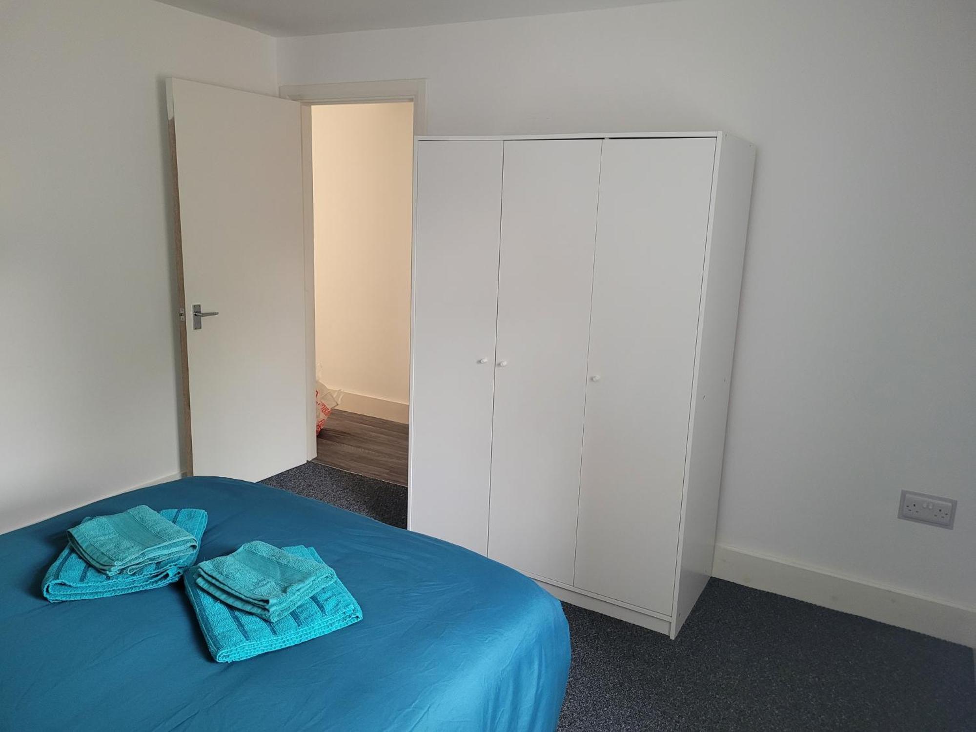 Lovely 2-bed Fully Refurbished House In London