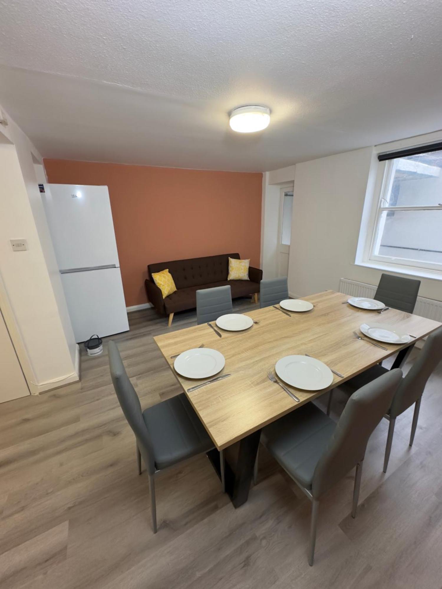Newly Decorated 5-bed Hackney Townhouse Feriehus *