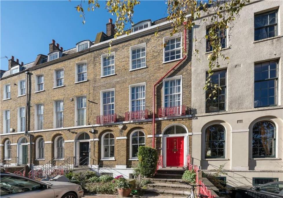 Apartment Entire Ground Floor Flat, Free Off-street Parking And Large Garden London