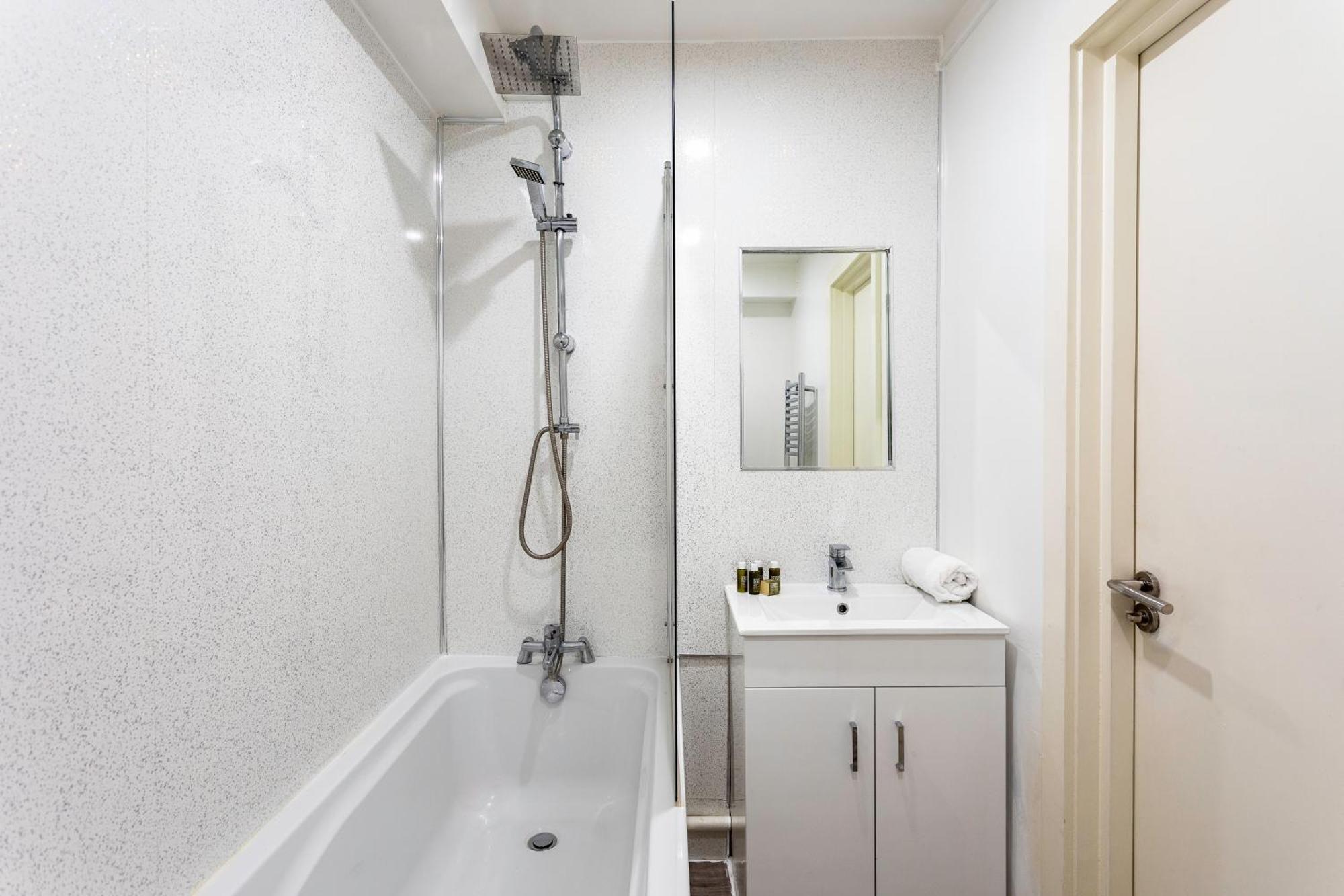 Spacious Clapham Junction Apartment