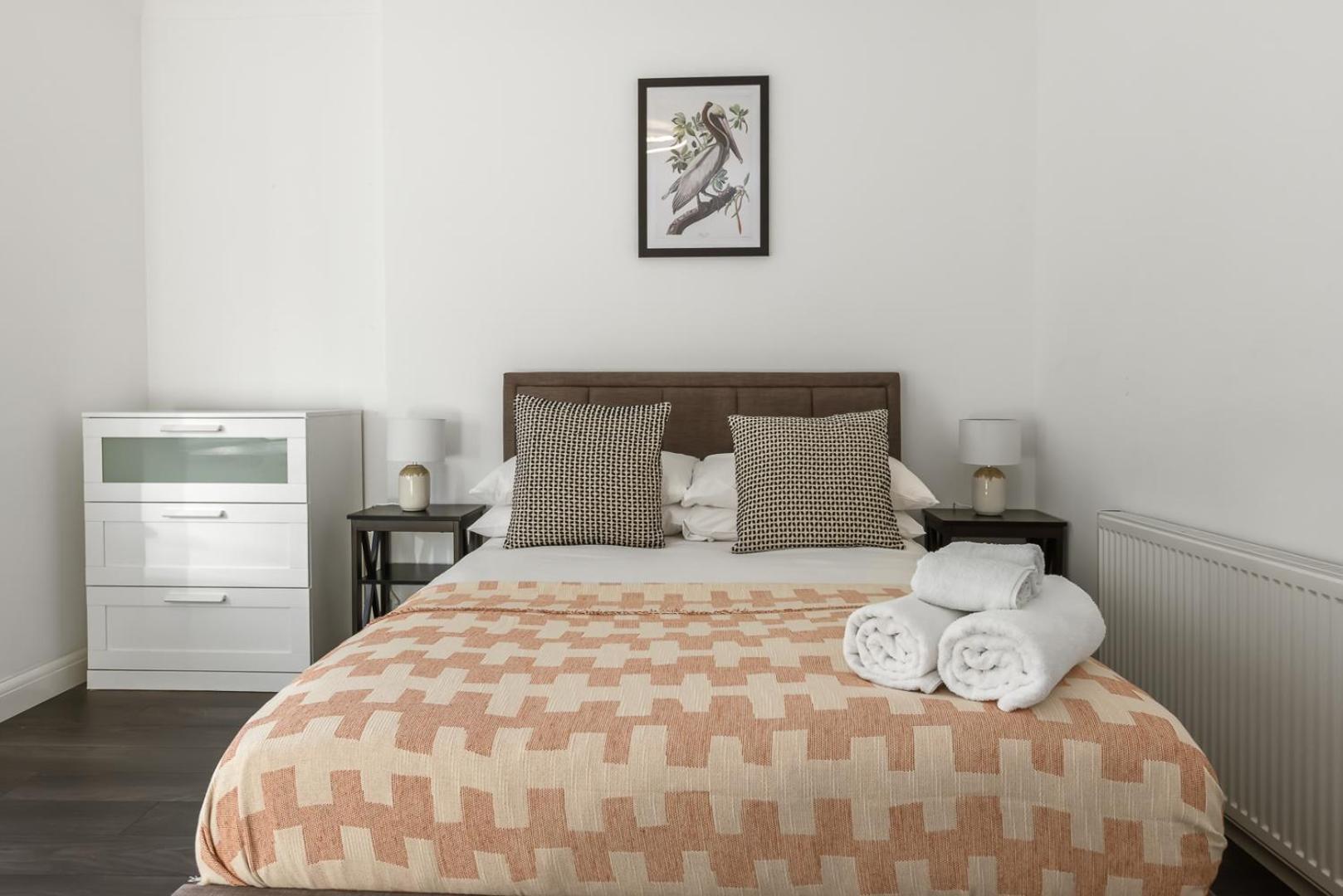 Outstanding 2 Bed In Camden Sleeps 6