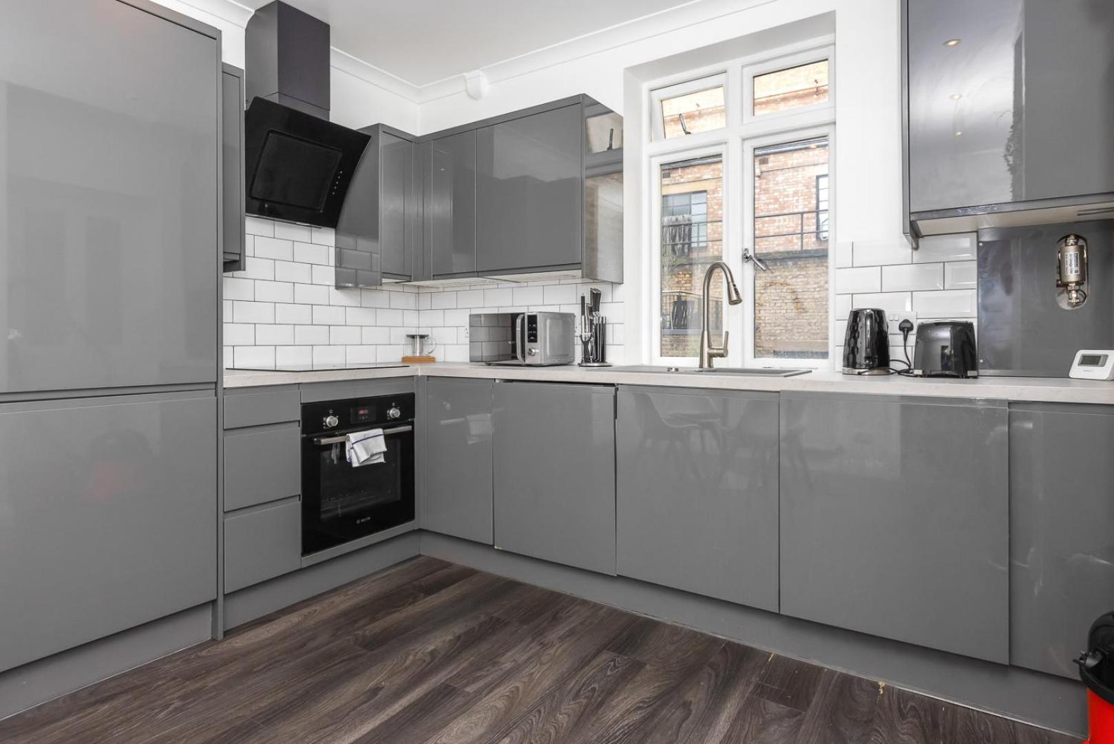 Outstanding 2 Bed In Camden Sleeps 6 London