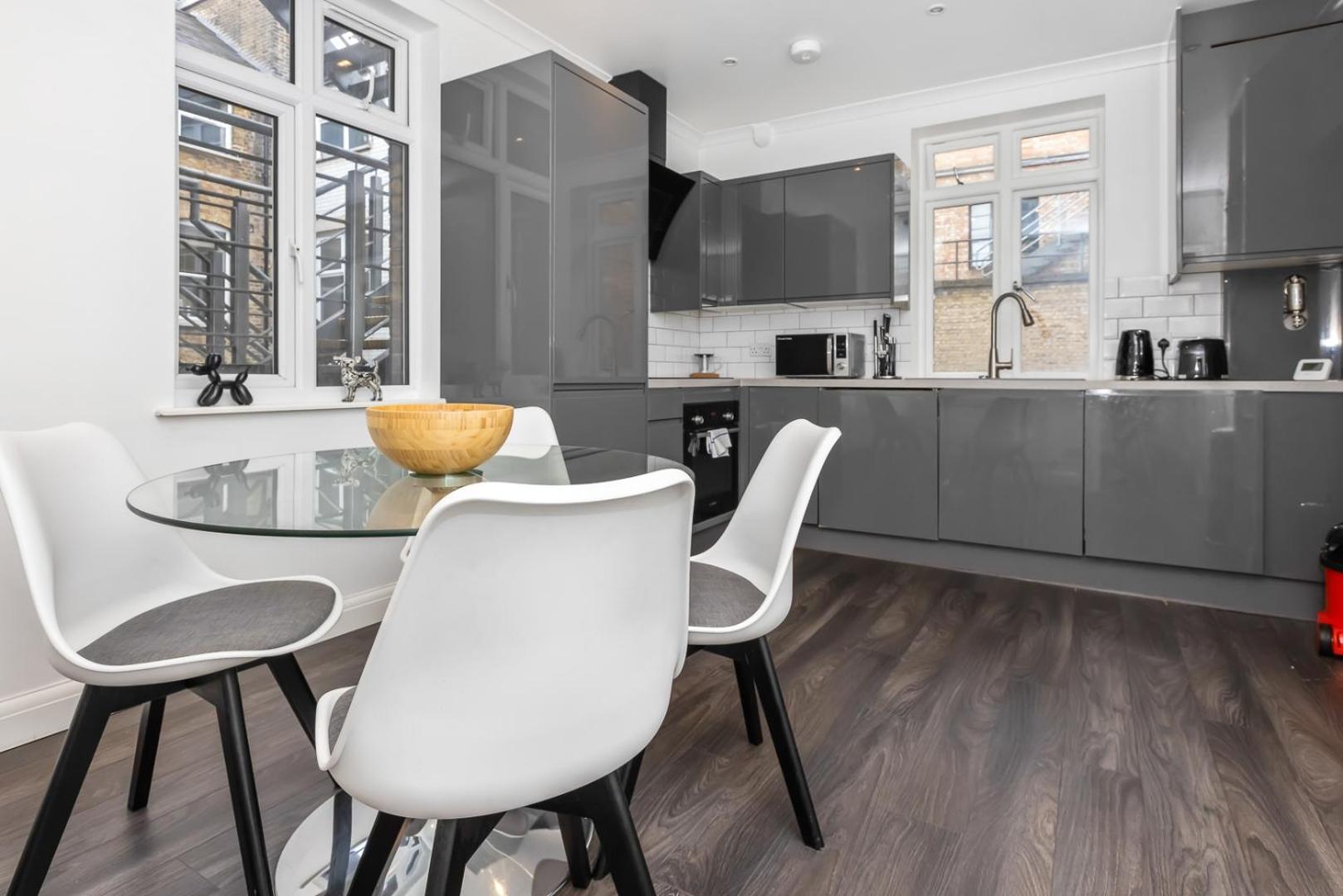 Apartment Outstanding 2 Bed In Camden Sleeps 6 *