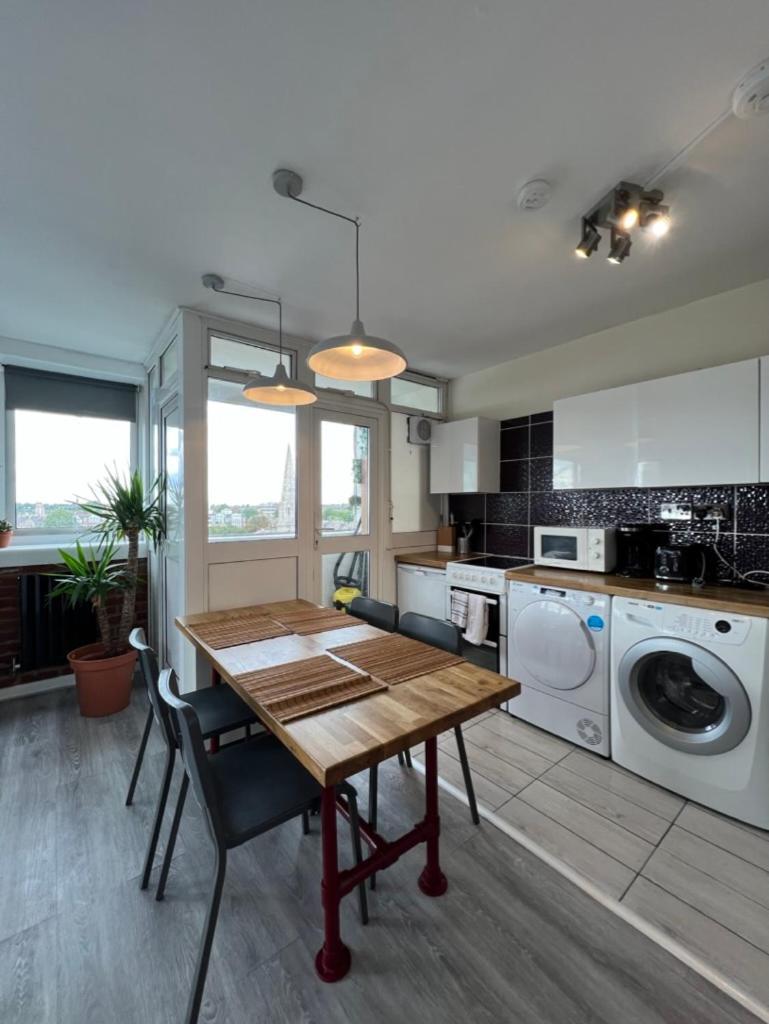 Amazing View 2 Bedroom In Abbey Road Londen