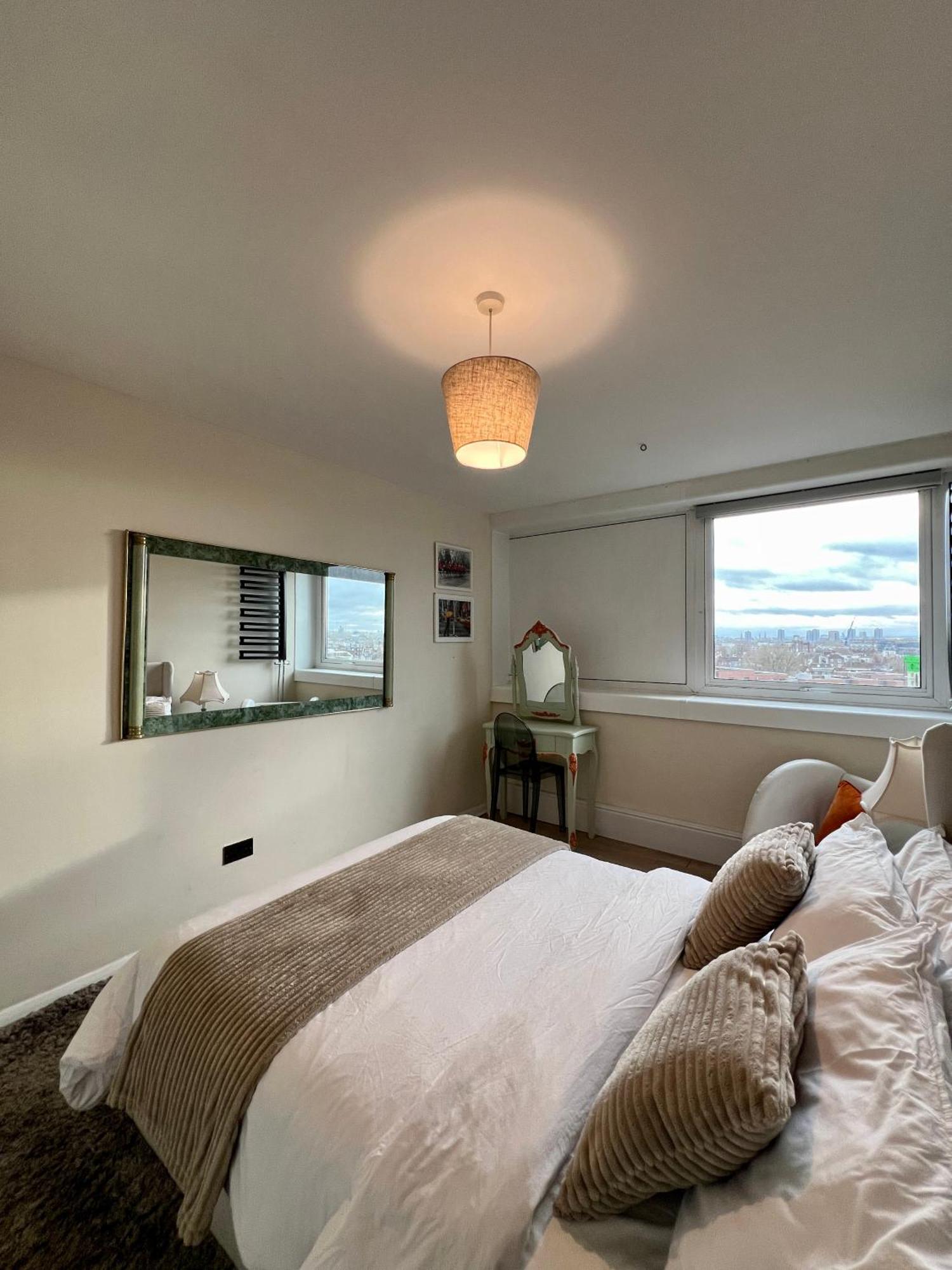 Amazing View 2 Bedroom In Abbey Road * Londen